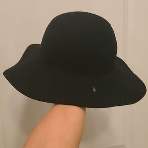 Jill Stuart's wide brim foldable hat